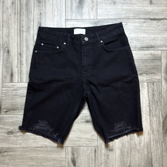 ASOS Design Mens Light Wash Blue Slim Denim Raw Bermuda Shorts Size 32 NWT - Picture 1 of 7